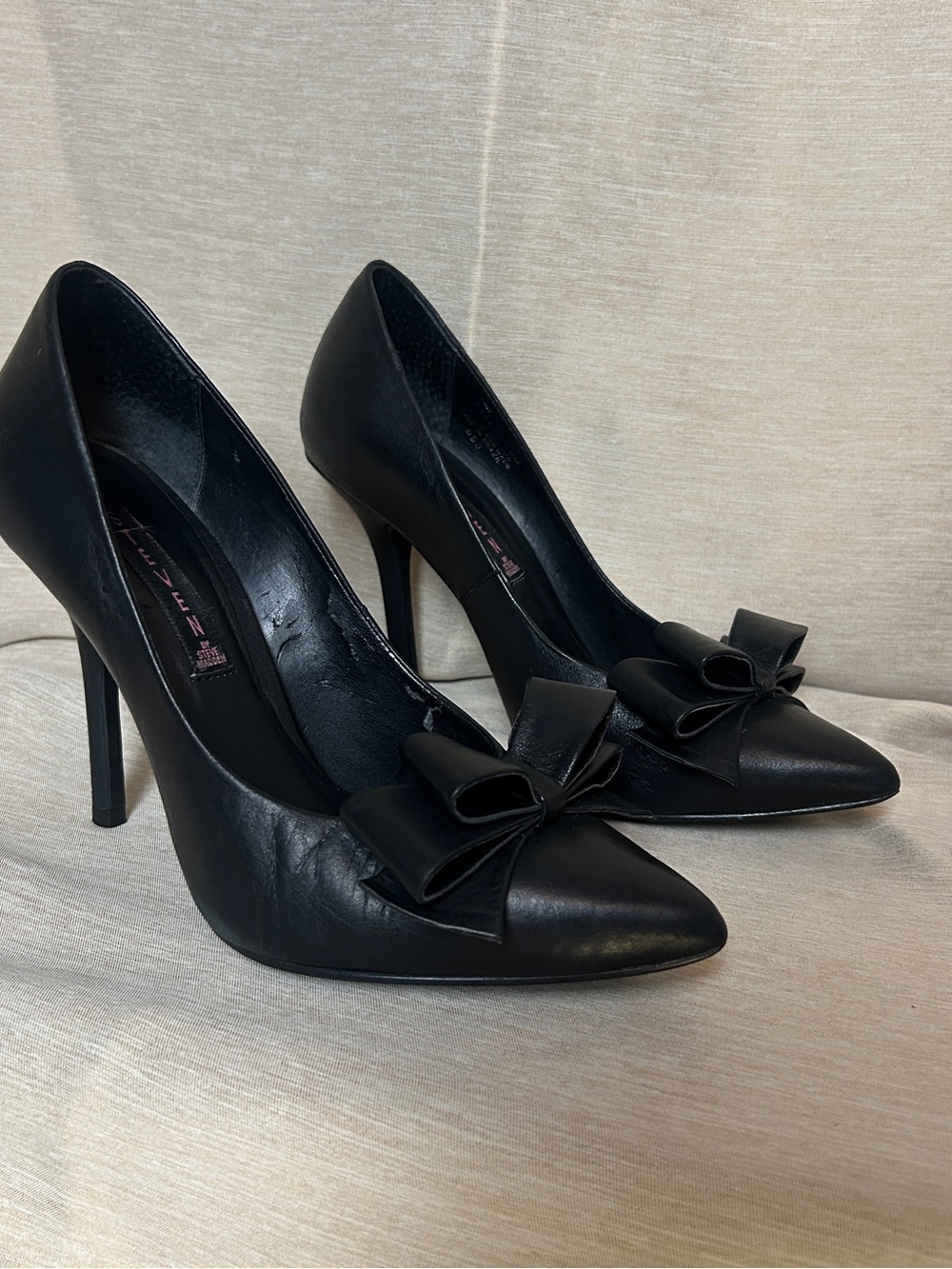 Steven by Steve Madden Ravesh Black Leather Bow Pointed Toe Pumps size 8 classic